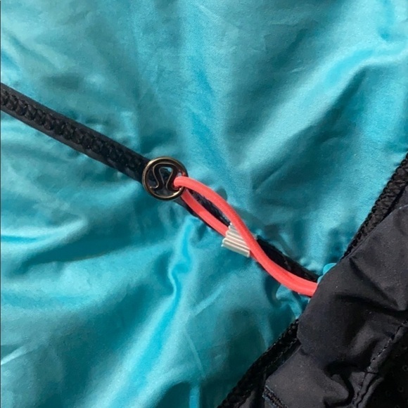 Lululemon Packable Water-Resistant Vest Blue Print 2 NWOT - Picture 9 of 12